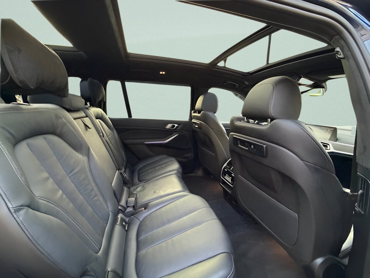 Photo 20 of this BMW X7