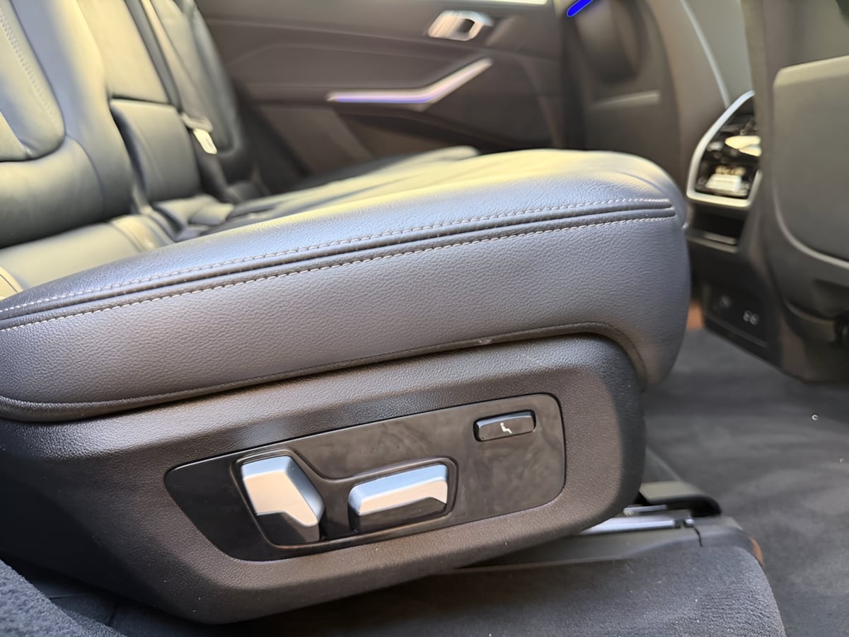 Photo 21 of this BMW X7