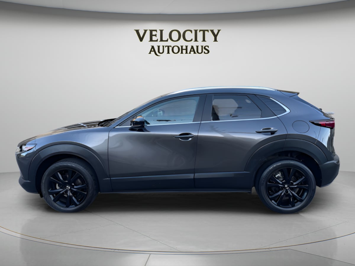 View vehicle photo 4