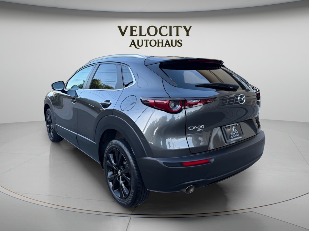 View vehicle photo 5