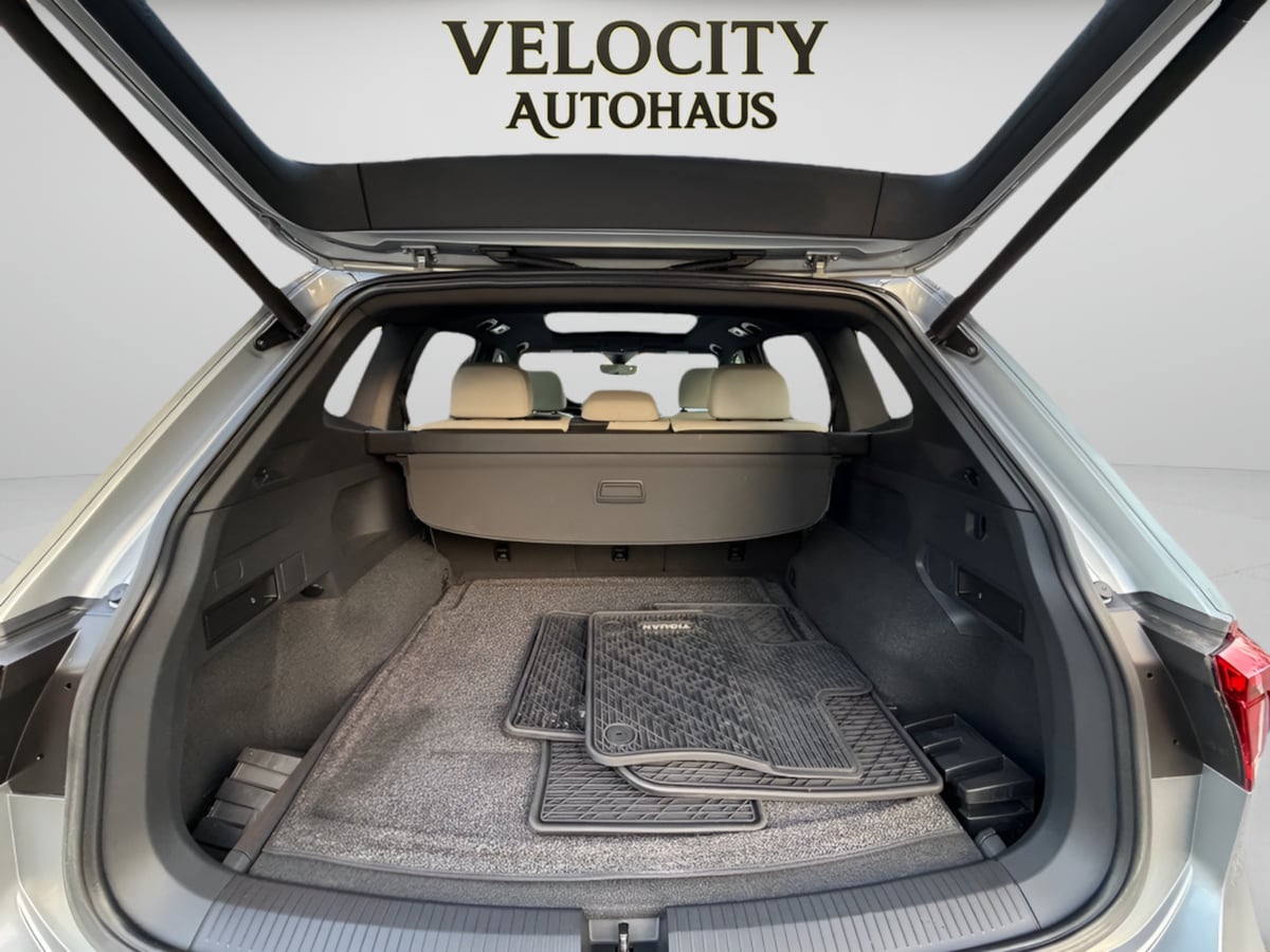 Photo 22 of this Volkswagen Tiguan