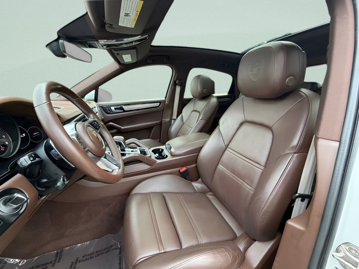 Photo 10 of this Porsche Cayenne