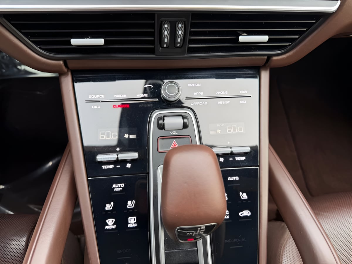 Photo 18 of this Porsche Cayenne