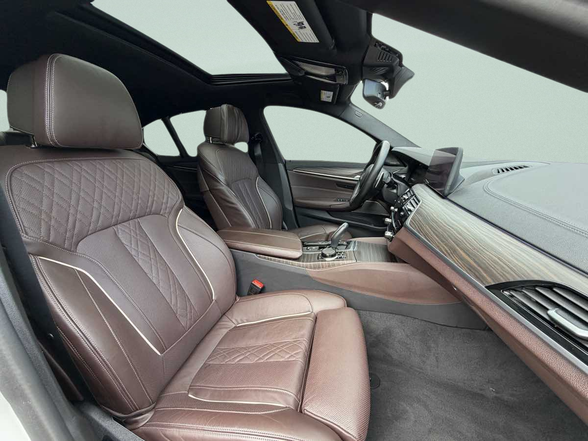 Photo 13 of this BMW 5 Series