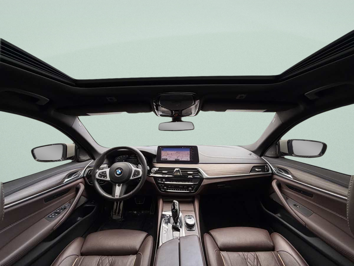 Photo 14 of this BMW 5 Series