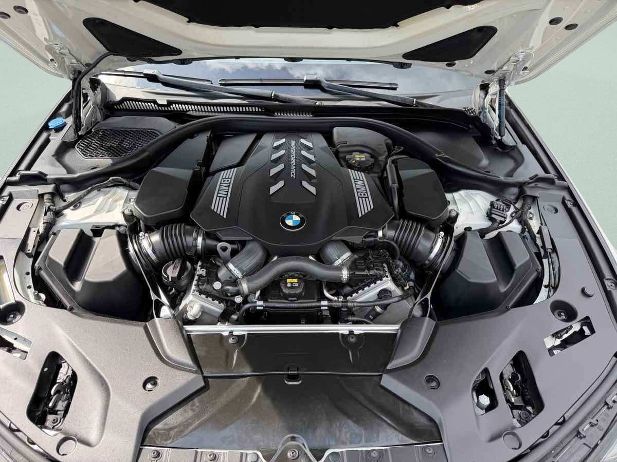Photo 24 of this BMW 5 Series