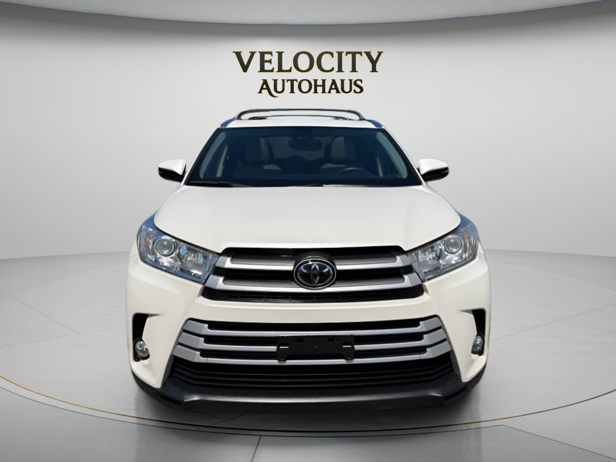 Photo 2 of this Toyota Highlander