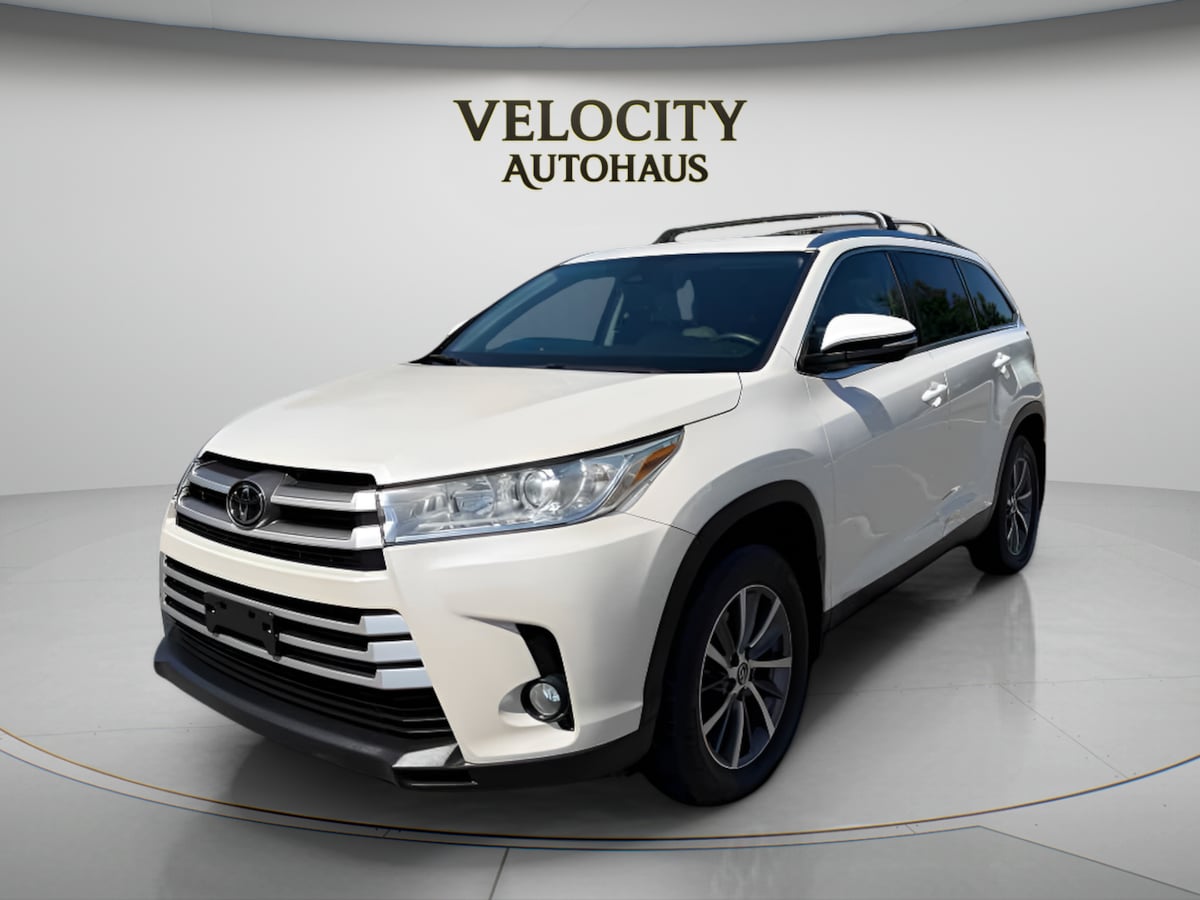 Photo 3 of this Toyota Highlander