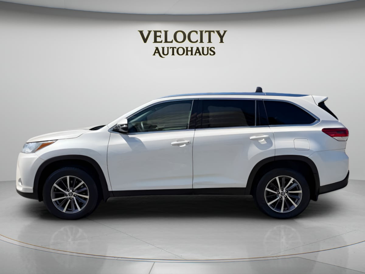 Photo 4 of this Toyota Highlander
