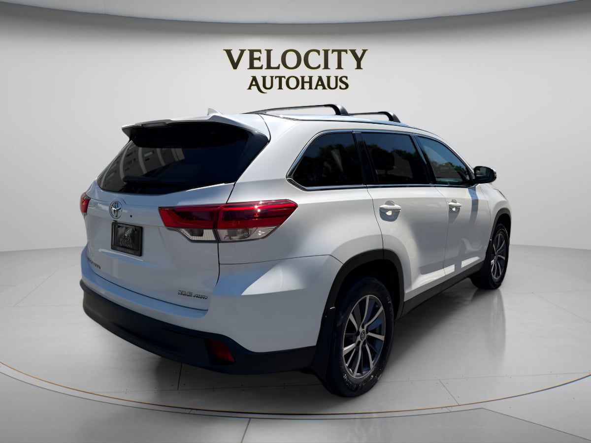 Photo 7 of this Toyota Highlander