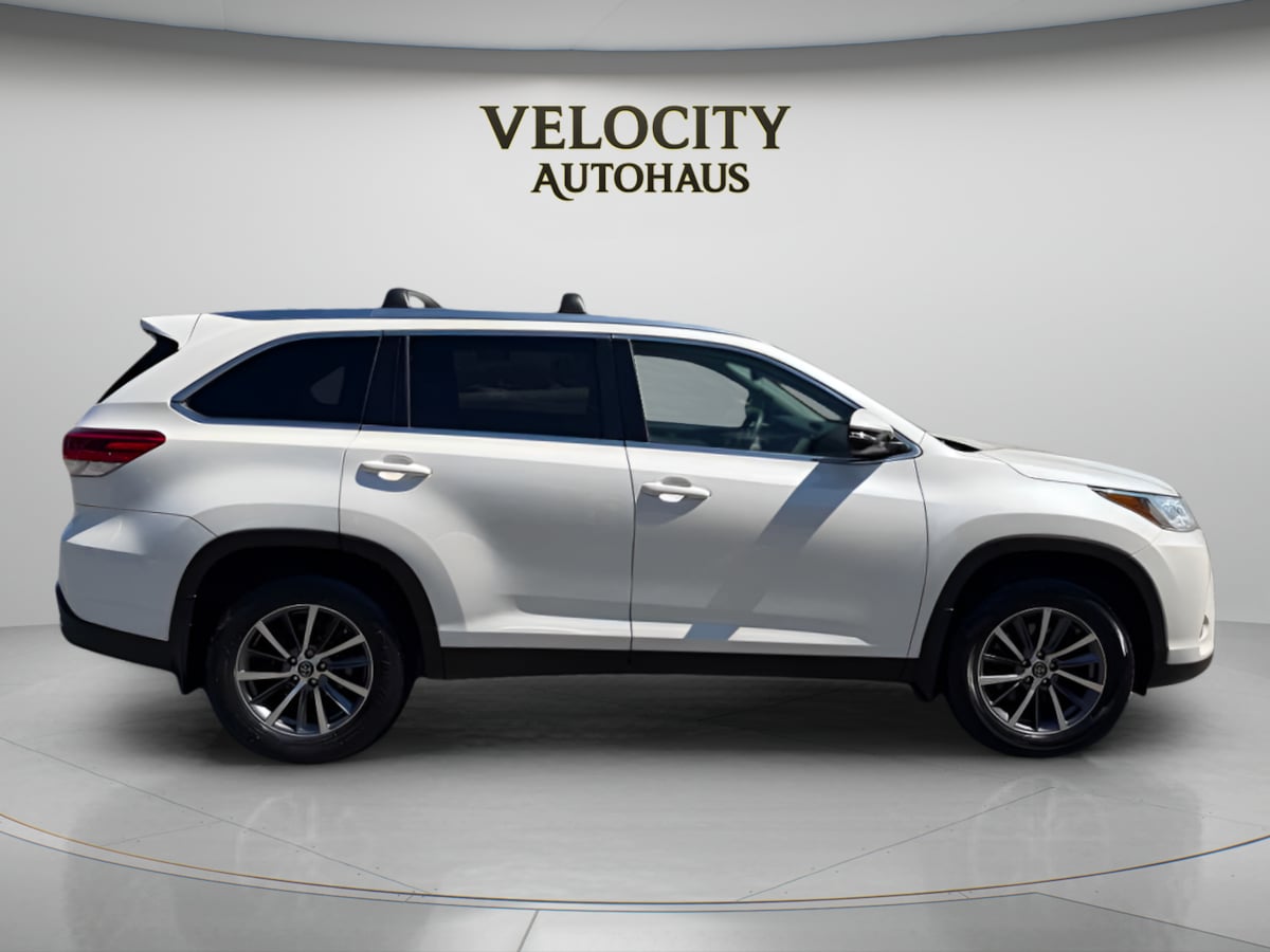 Photo 8 of this Toyota Highlander