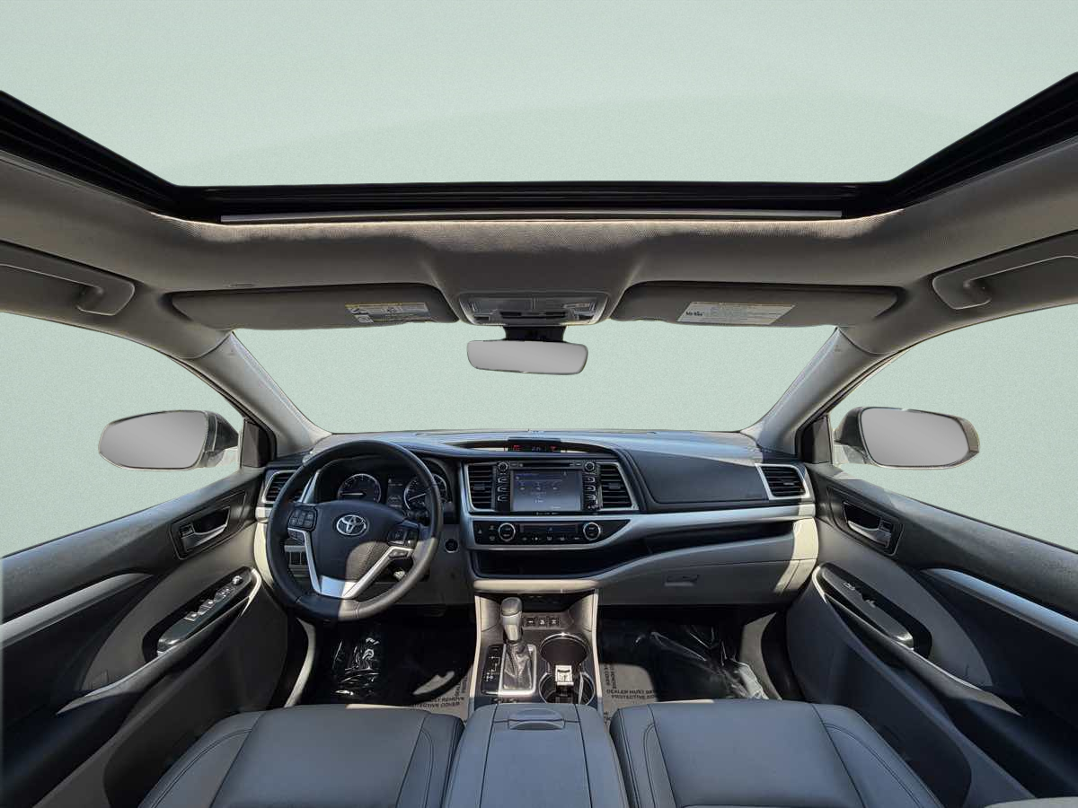 Photo 11 of this Toyota Highlander