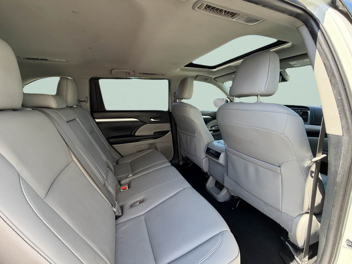 Photo 19 of this Toyota Highlander