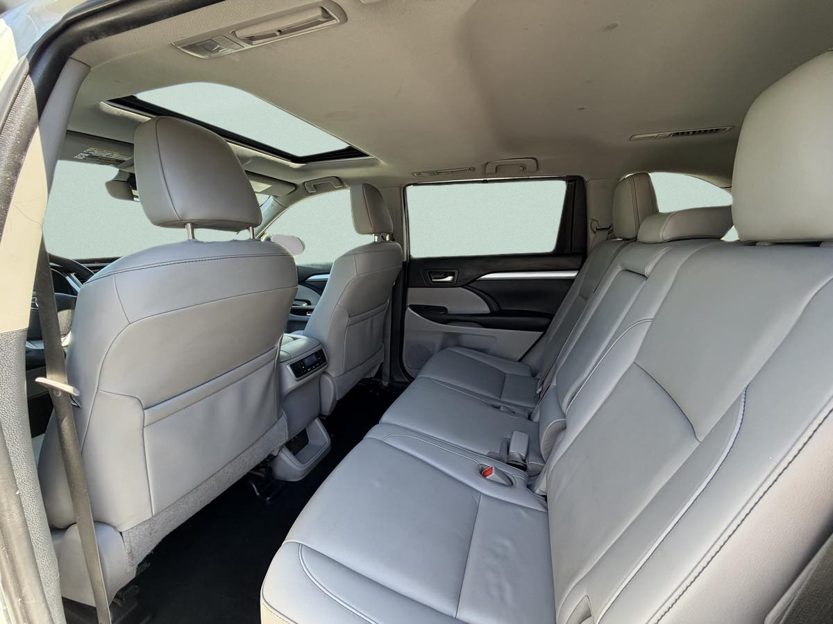 Photo 20 of this Toyota Highlander