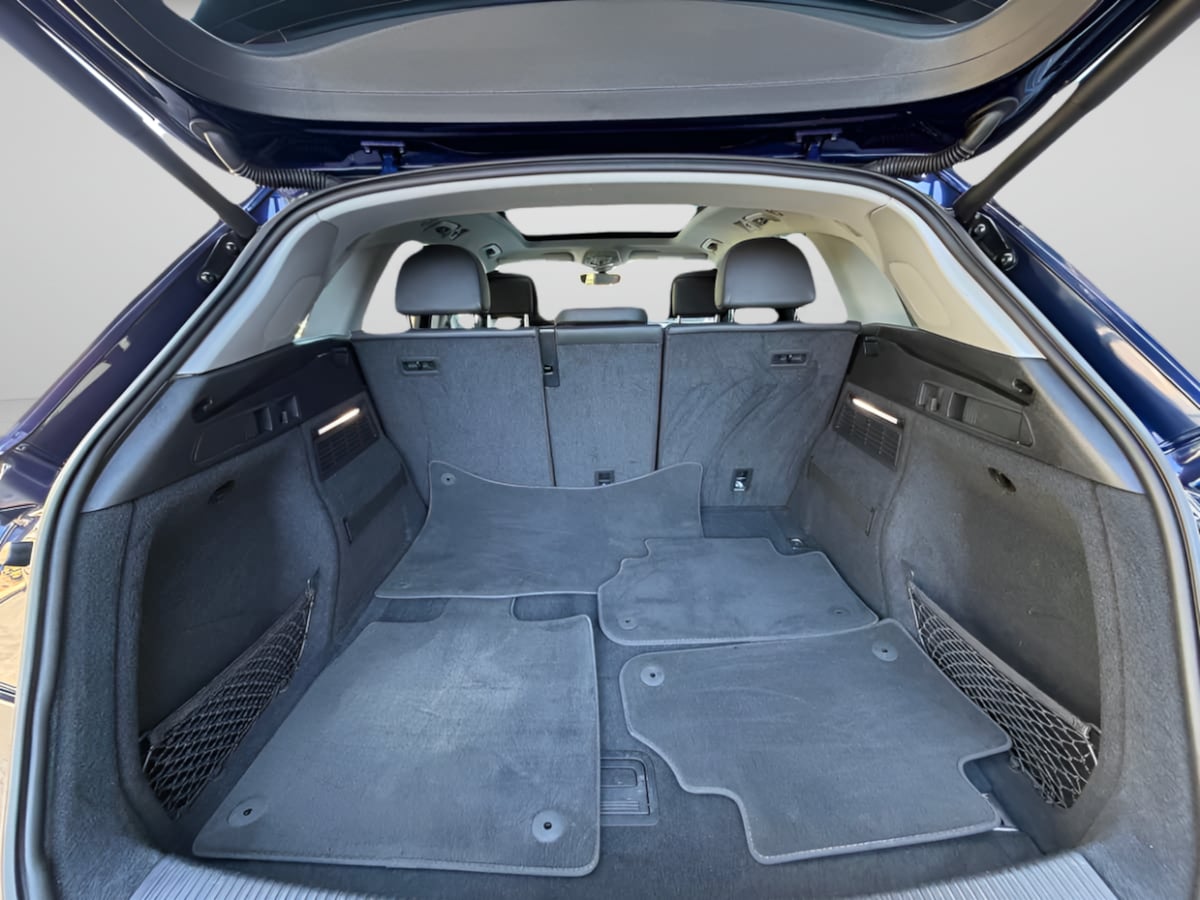 Photo 21 of this Audi Q5