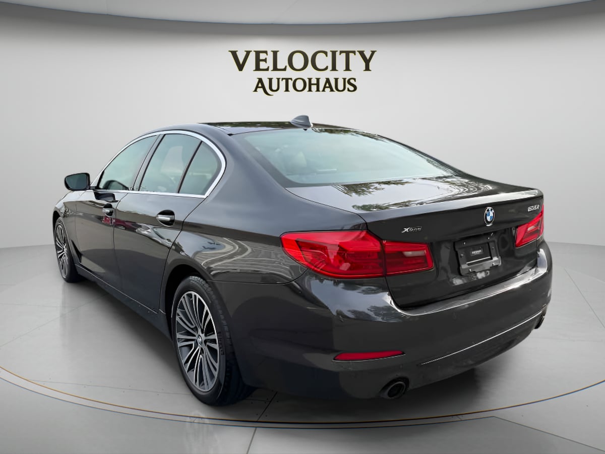 Photo 5 of this BMW 5 Series
