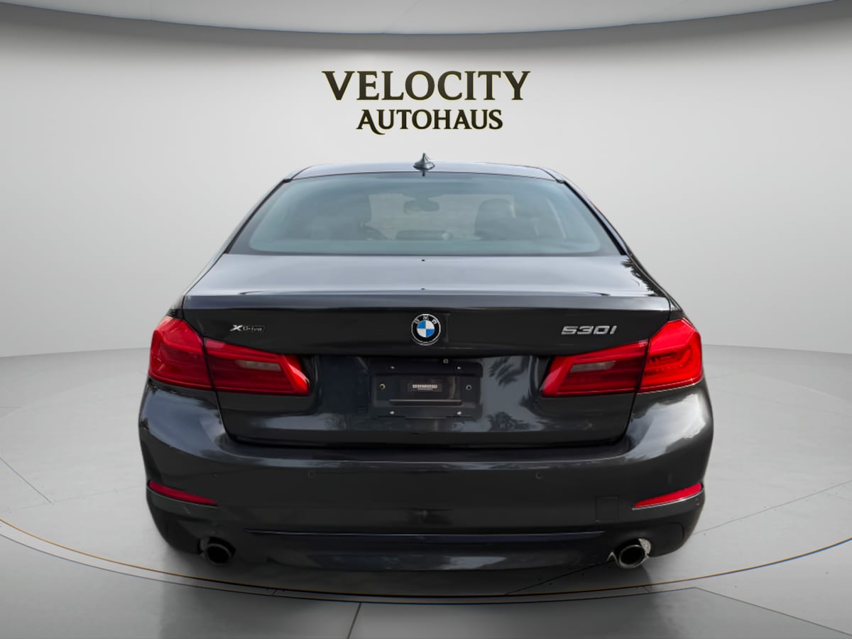 Photo 6 of this BMW 5 Series