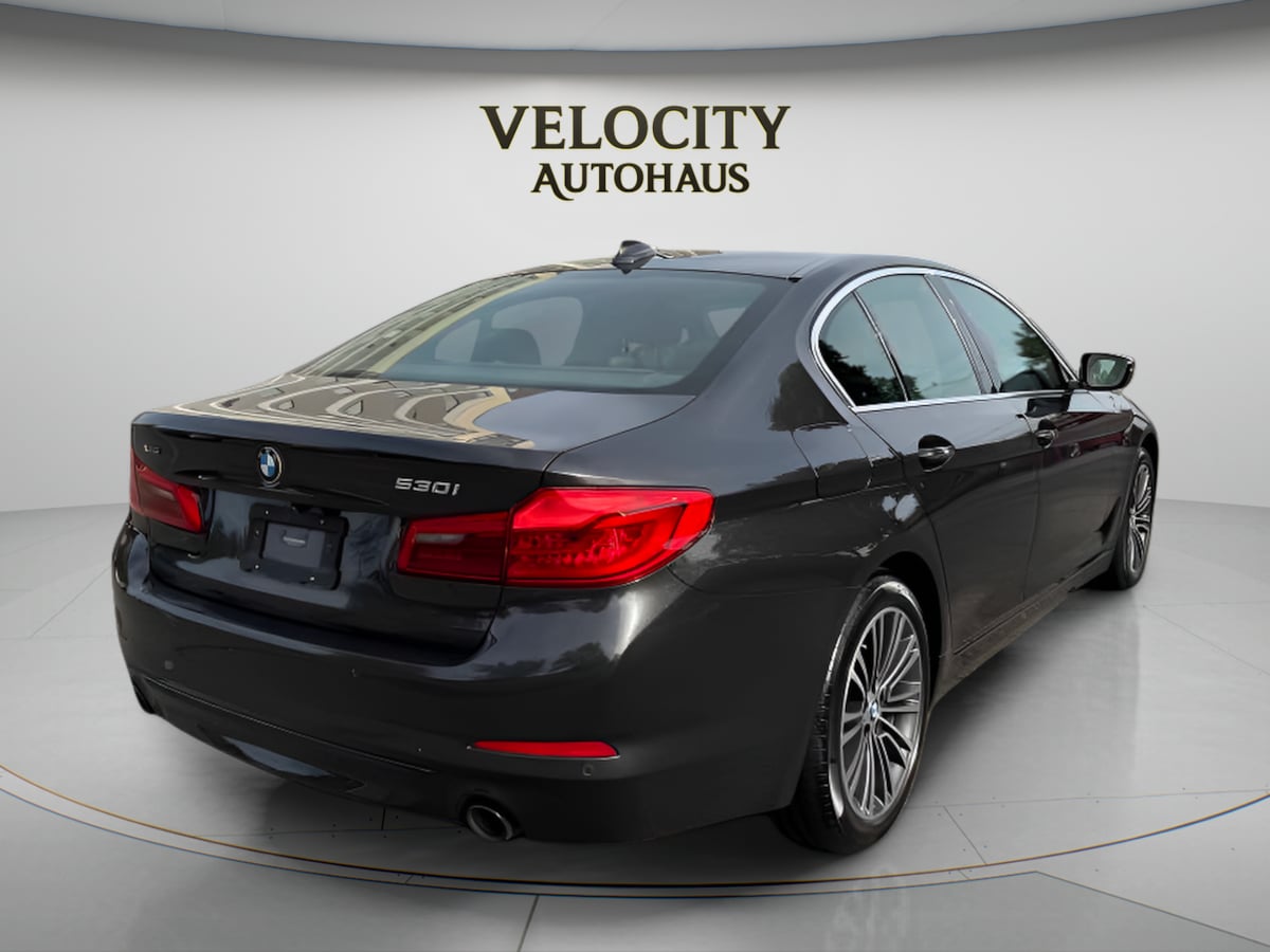 Photo 7 of this BMW 5 Series