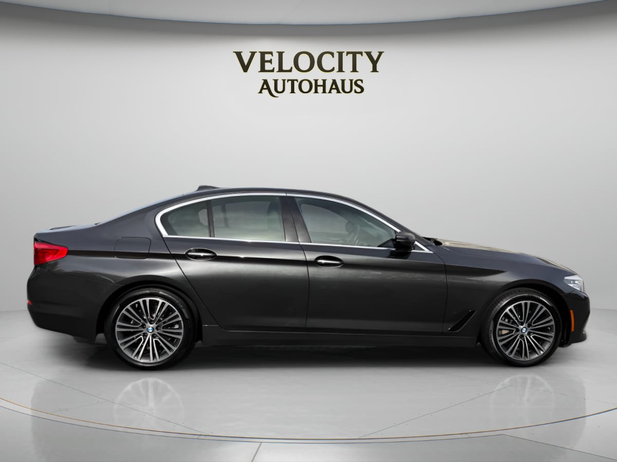 Photo 8 of this BMW 5 Series