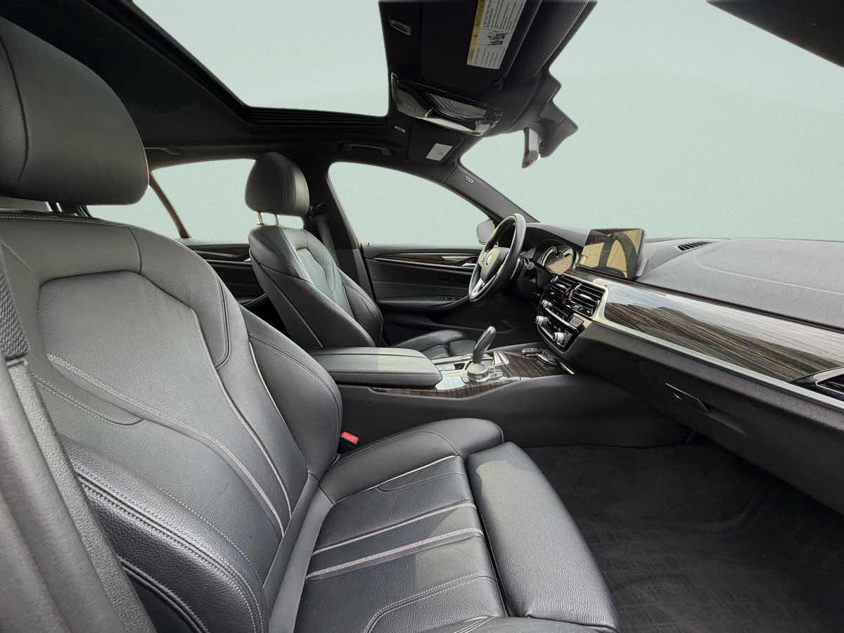 Photo 13 of this BMW 5 Series