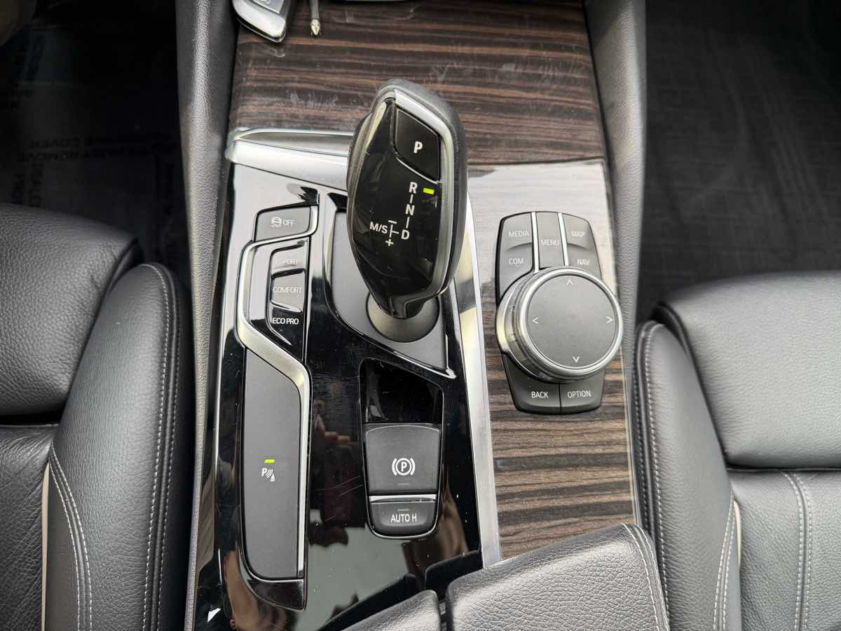 Photo 17 of this BMW 5 Series