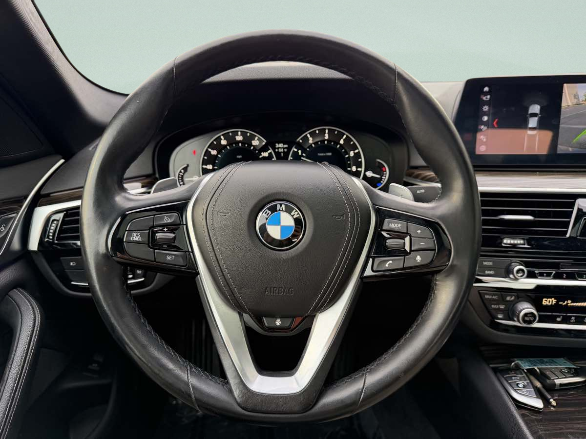 Photo 18 of this BMW 5 Series