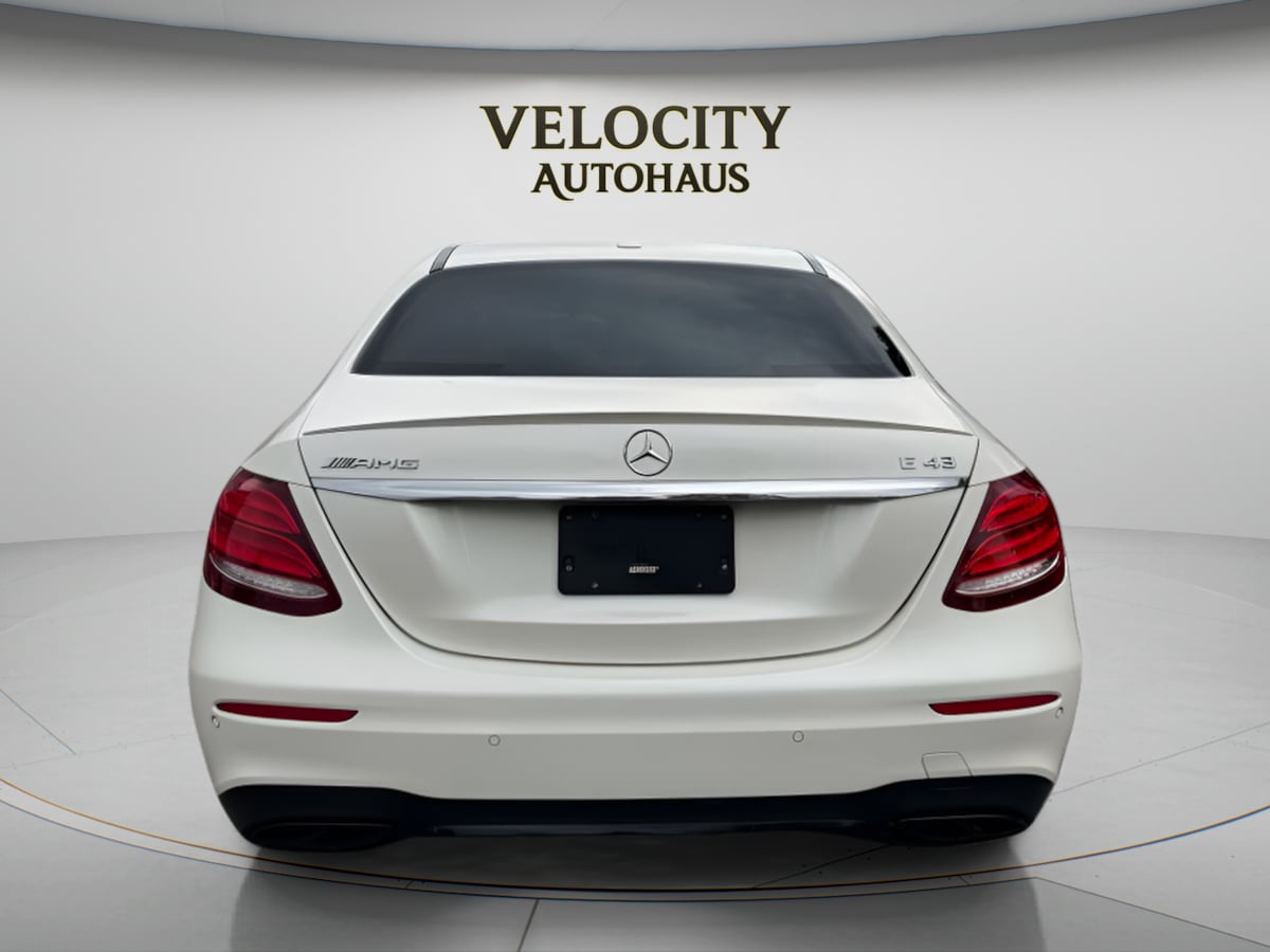 Photo 6 of this Mercedes-Benz AMG E 43