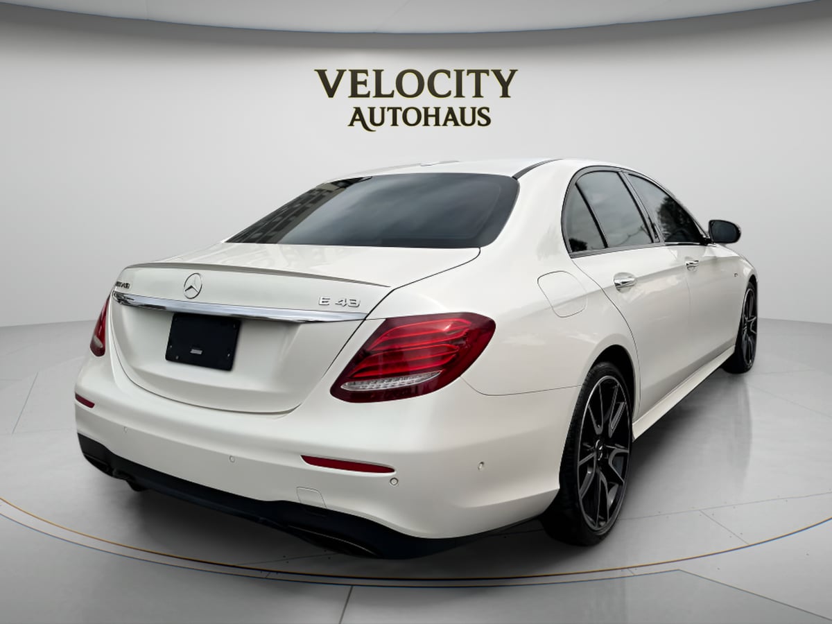 Photo 7 of this Mercedes-Benz AMG E 43