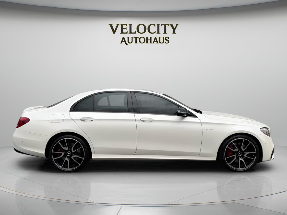 Photo 8 of this Mercedes-Benz AMG E 43