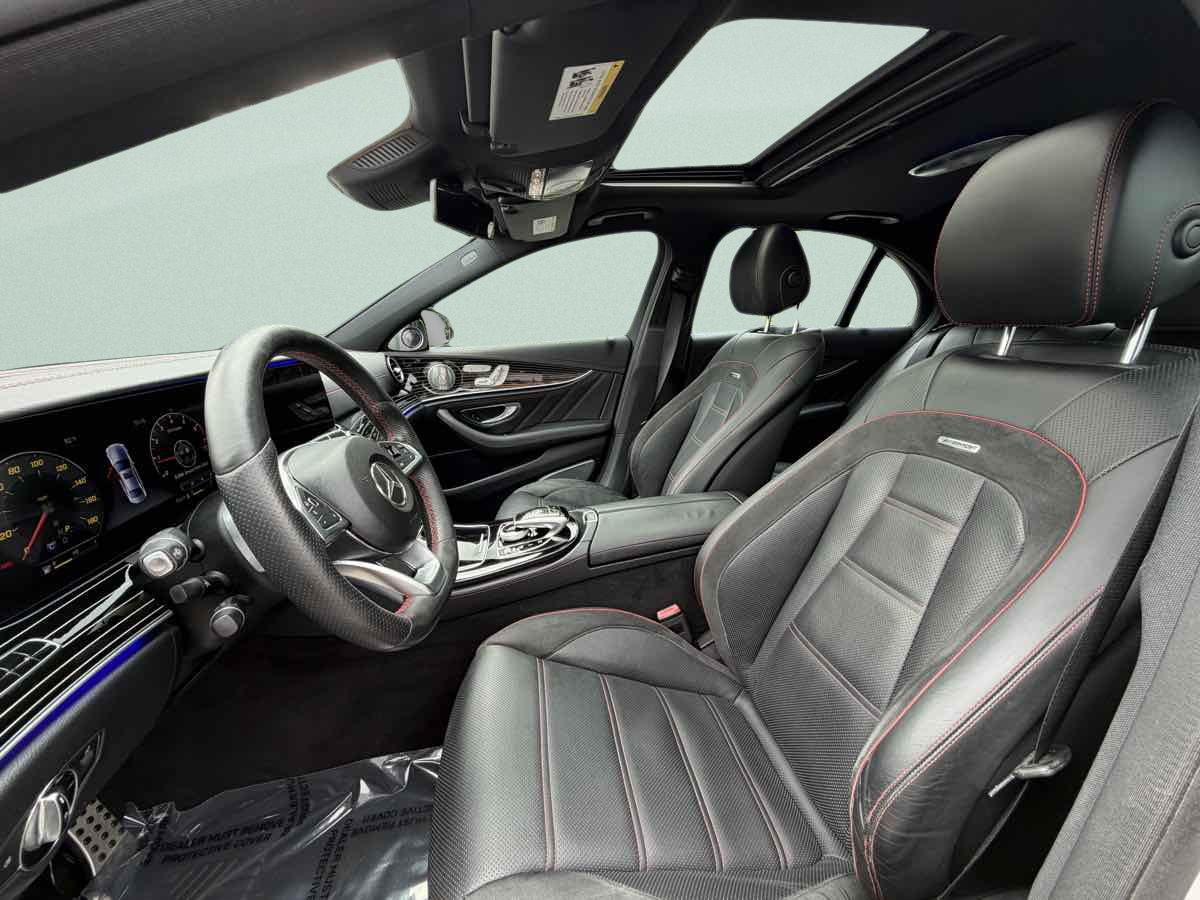 Photo 9 of this Mercedes-Benz AMG E 43