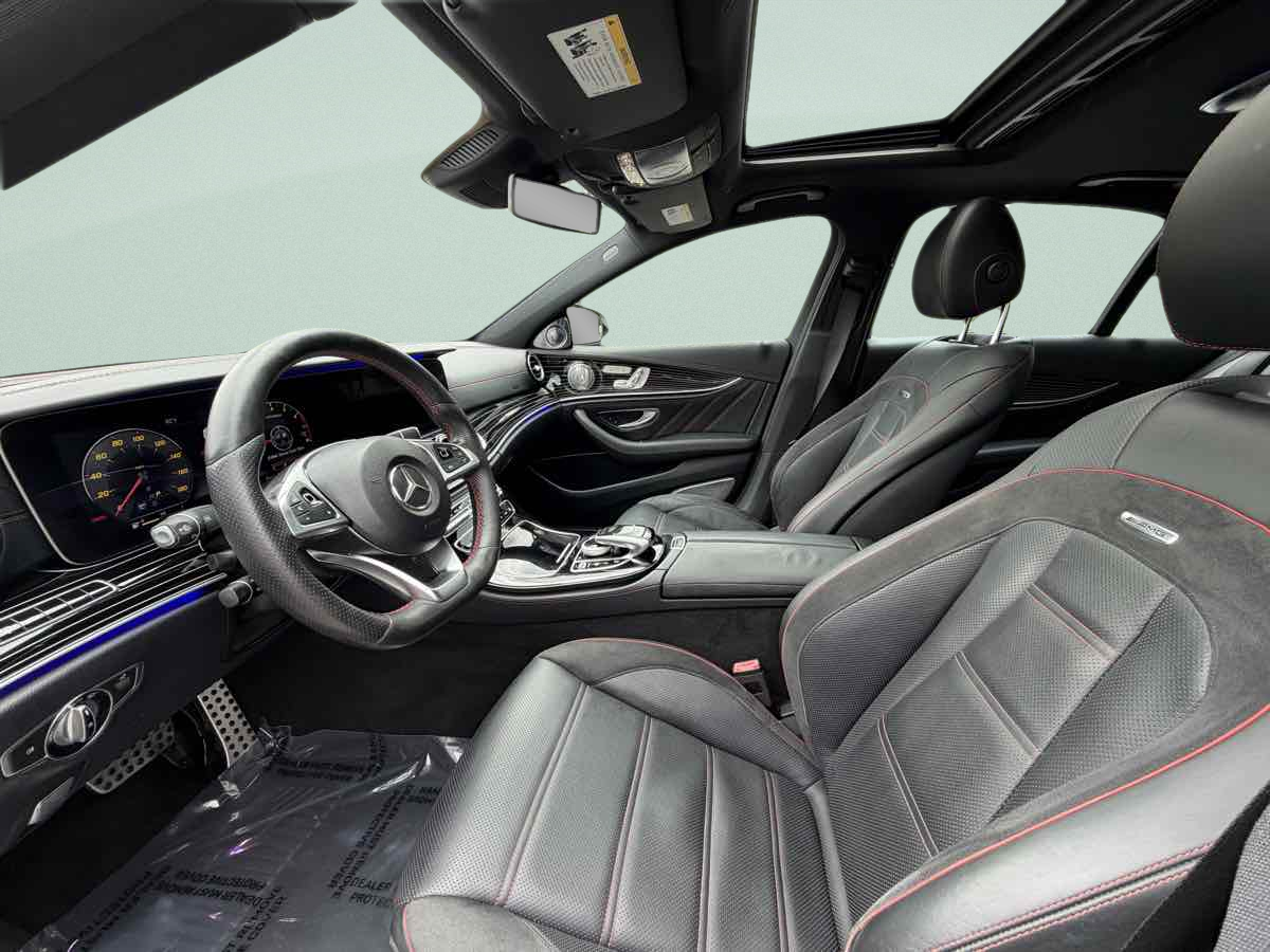 Photo 10 of this Mercedes-Benz AMG E 43