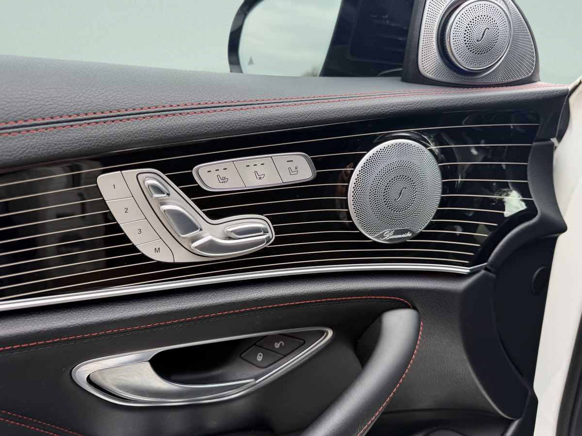 Photo 12 of this Mercedes-Benz AMG E 43
