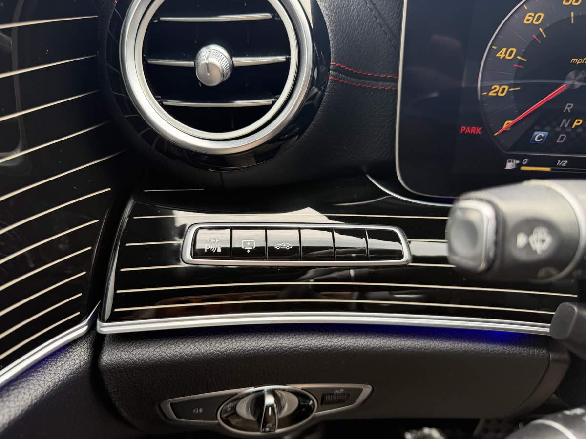 Photo 18 of this Mercedes-Benz AMG E 43