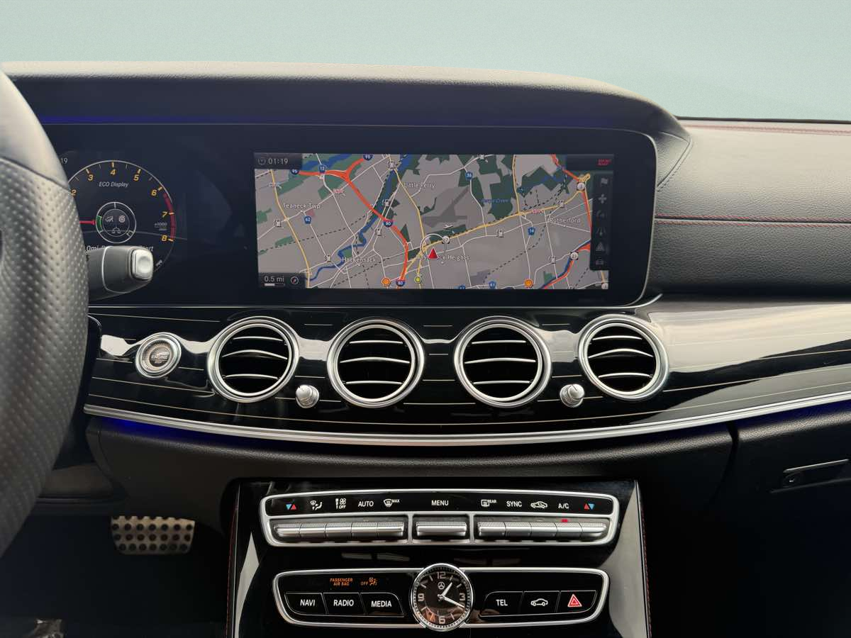 Photo 21 of this Mercedes-Benz AMG E 43