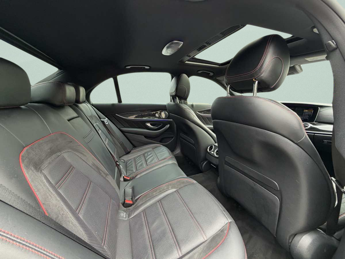 Photo 23 of this Mercedes-Benz AMG E 43