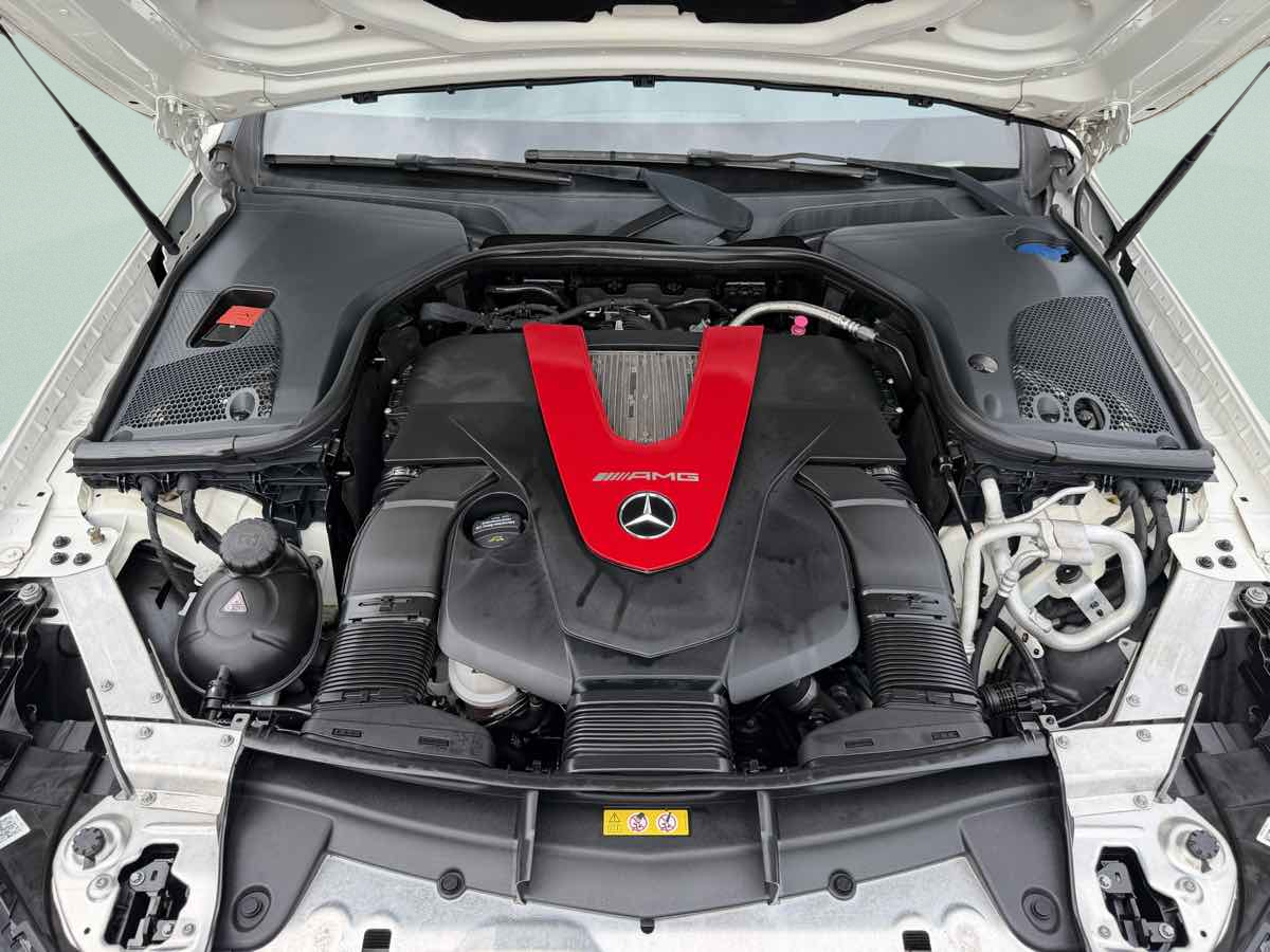 Photo 27 of this Mercedes-Benz AMG E 43