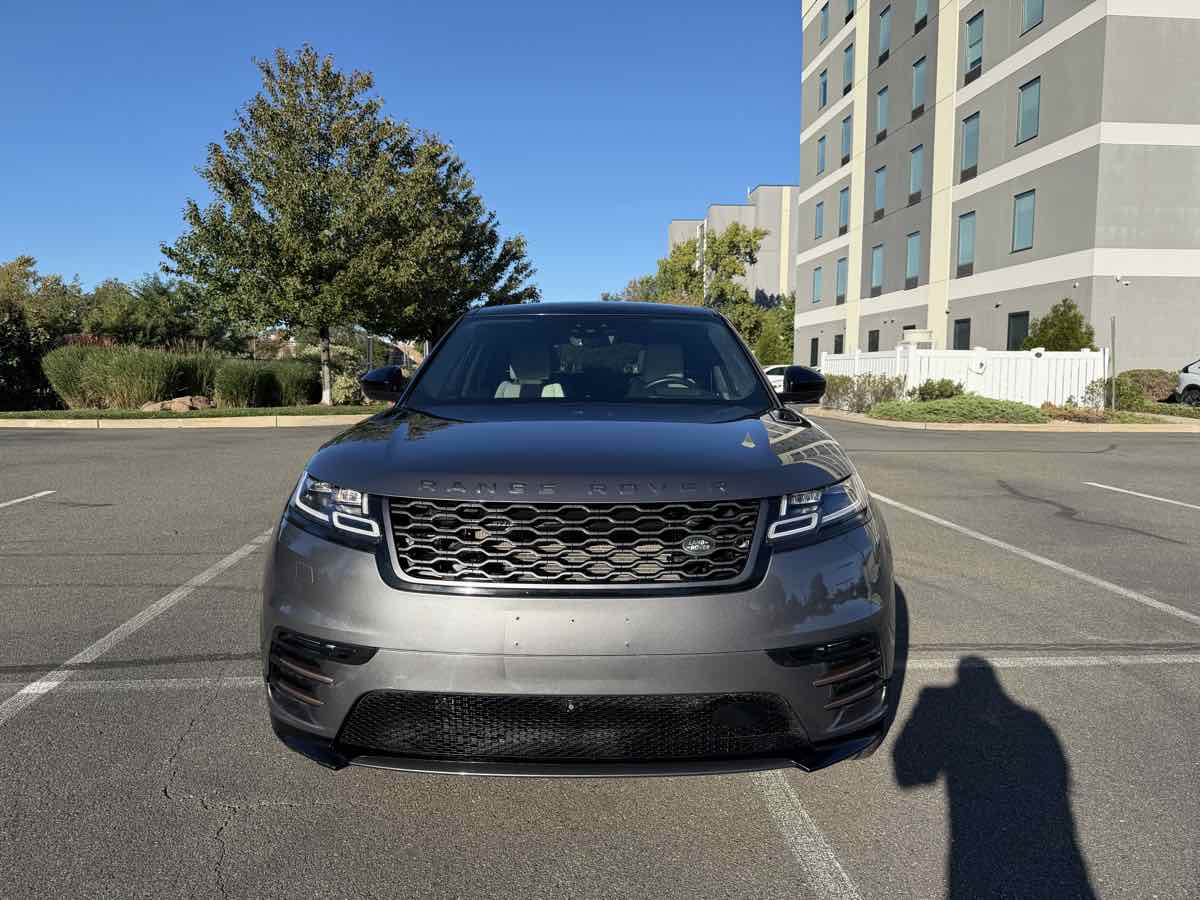 Photo 2 of this Land Rover Range Rover Velar