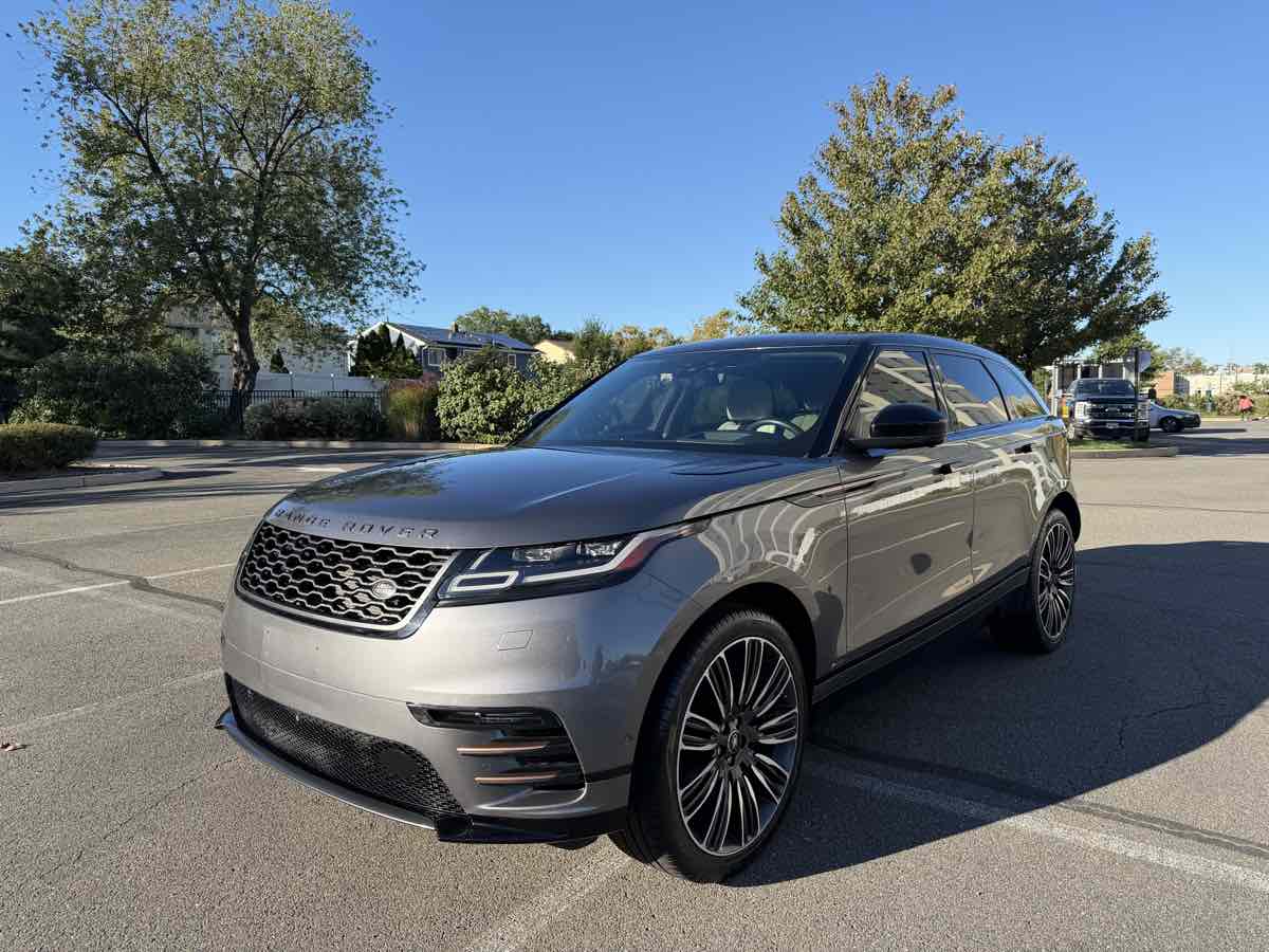 Photo 3 of this Land Rover Range Rover Velar