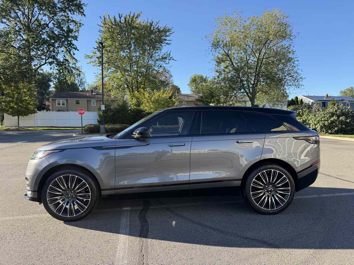Photo 4 of this Land Rover Range Rover Velar
