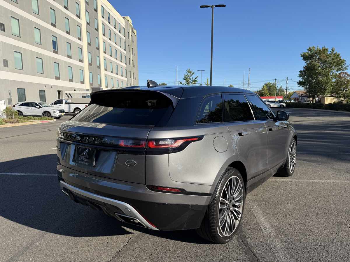 Photo 7 of this Land Rover Range Rover Velar