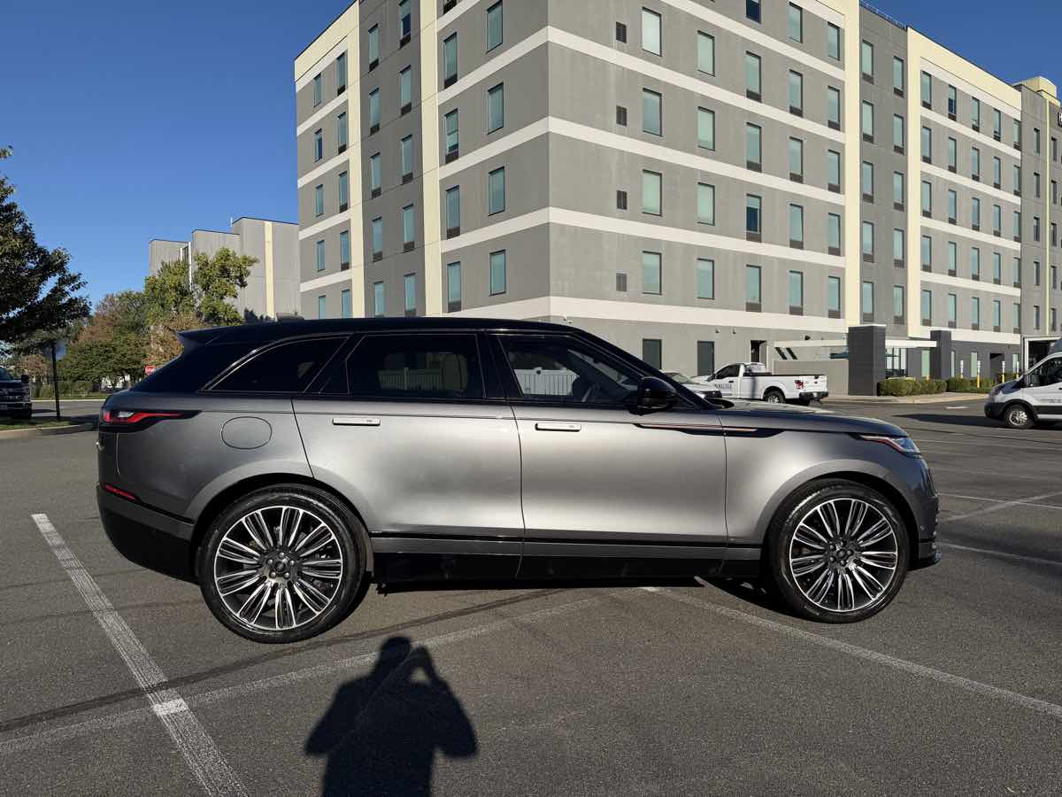 Photo 8 of this Land Rover Range Rover Velar