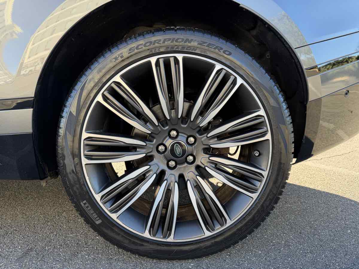 Photo 10 of this Land Rover Range Rover Velar