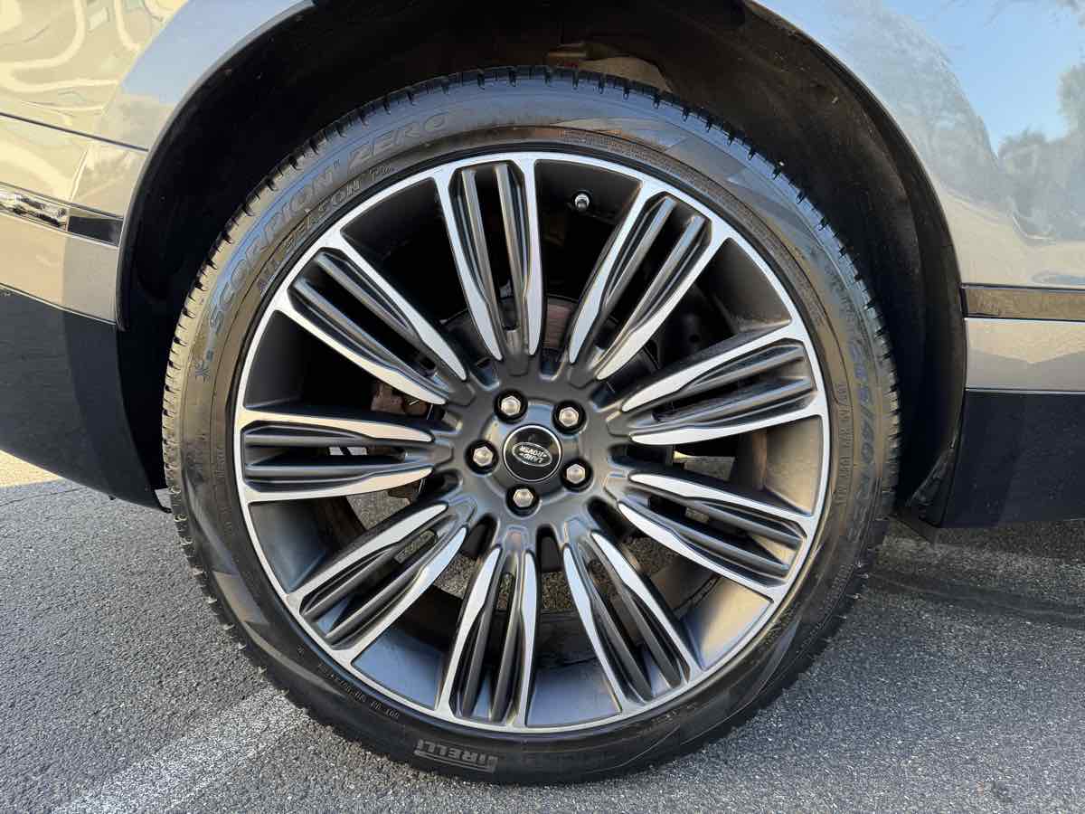 Photo 11 of this Land Rover Range Rover Velar