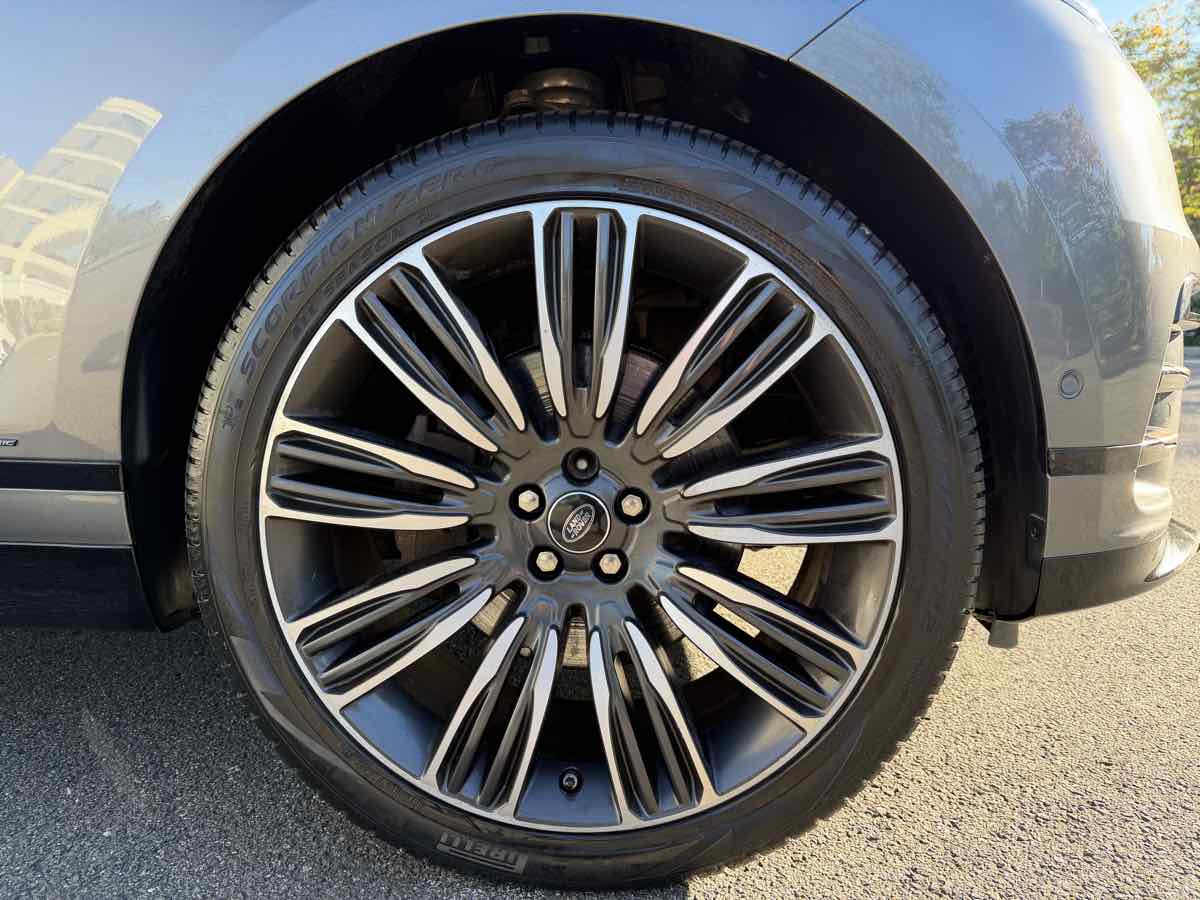 Photo 12 of this Land Rover Range Rover Velar