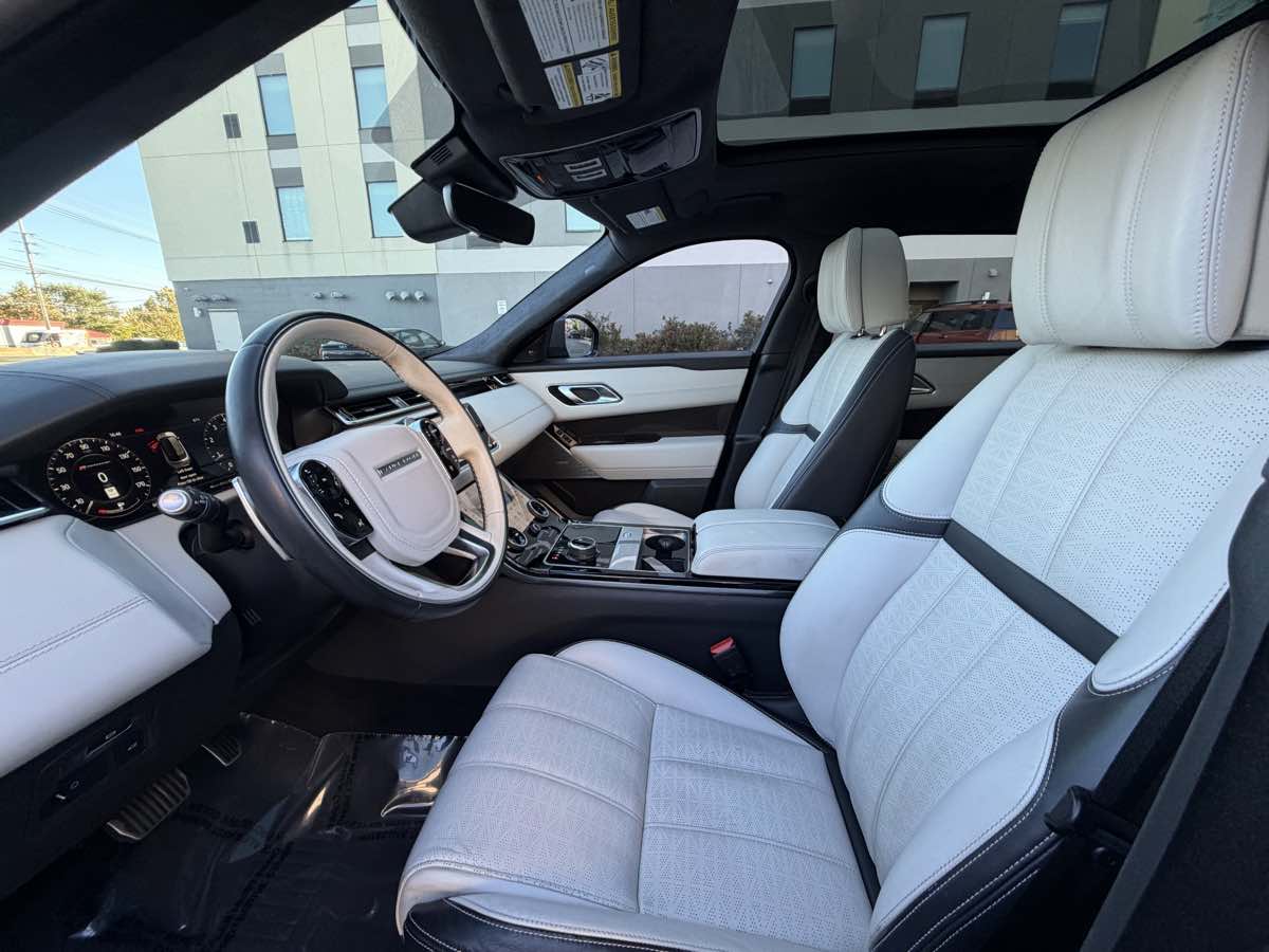 Photo 13 of this Land Rover Range Rover Velar