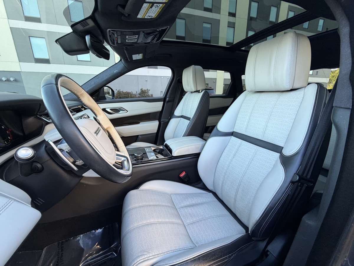 Photo 14 of this Land Rover Range Rover Velar