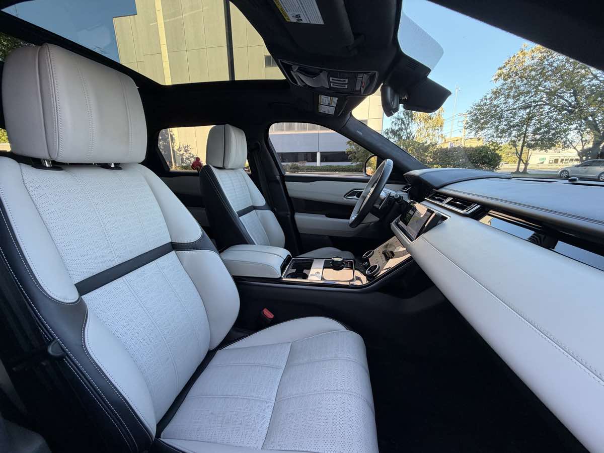 Photo 18 of this Land Rover Range Rover Velar
