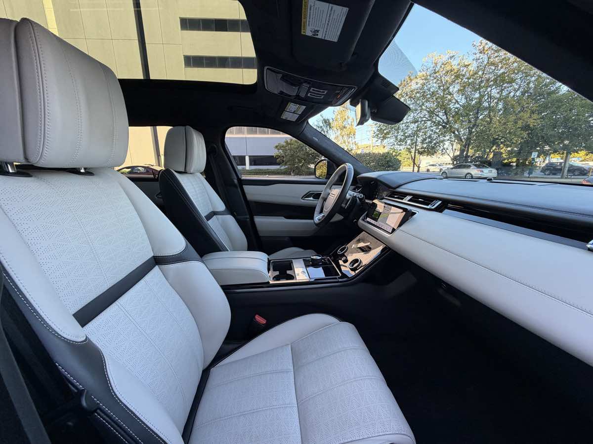 Photo 19 of this Land Rover Range Rover Velar