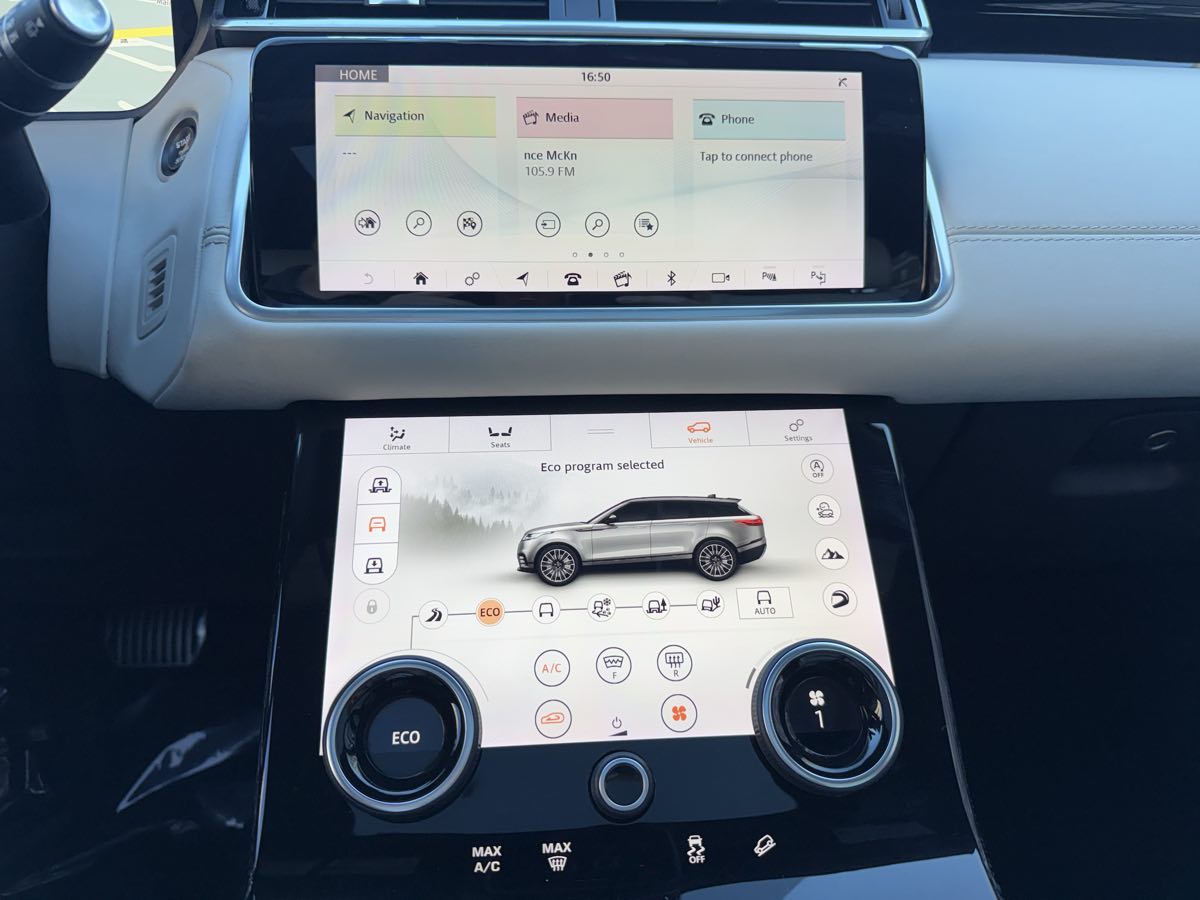 Photo 23 of this Land Rover Range Rover Velar