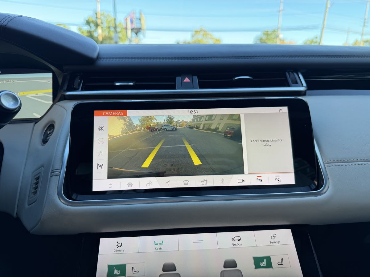 Photo 26 of this Land Rover Range Rover Velar